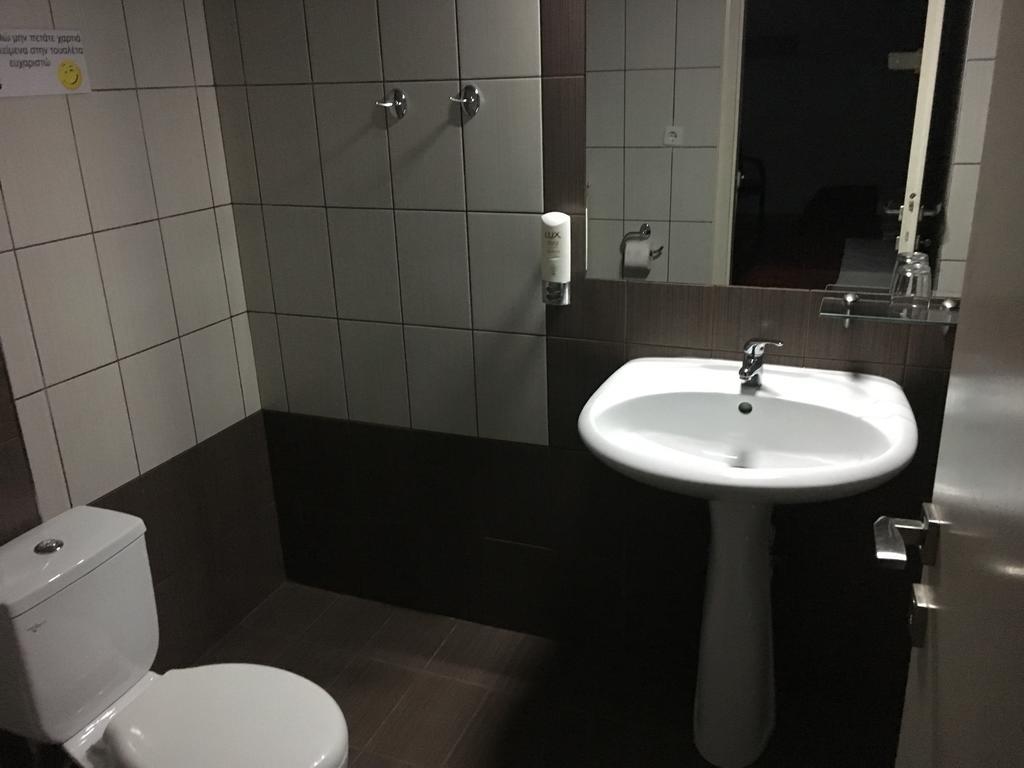 Aitheron Hotel Air Park Zervi المظهر الخارجي الصورة